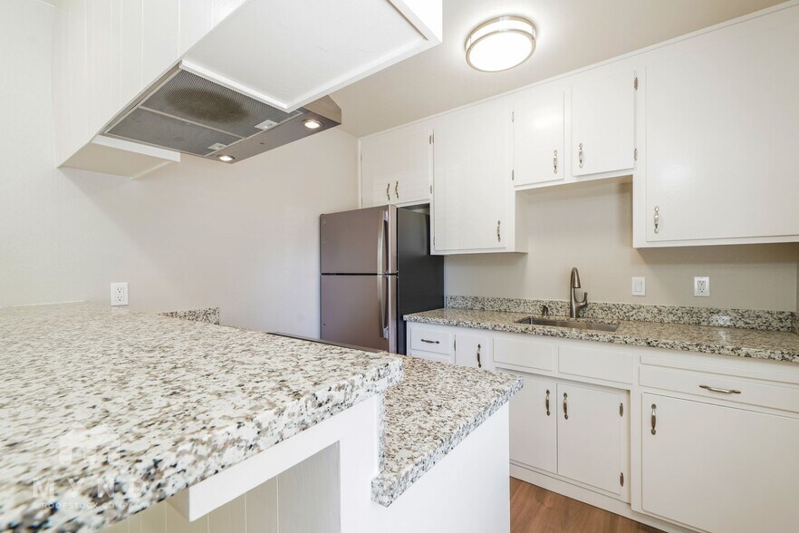 Building Photo - 905 Carro Dr