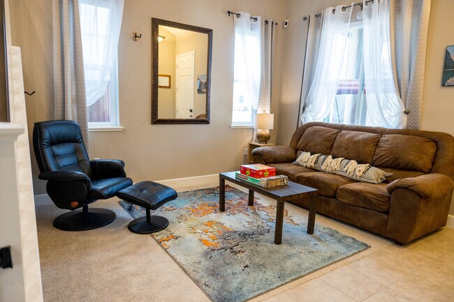 Building Photo - 617 Copper Ridge Way