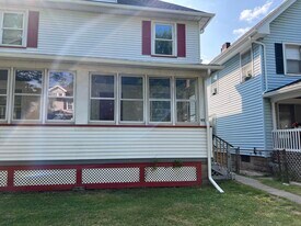 Building Photo - 95 Morton St