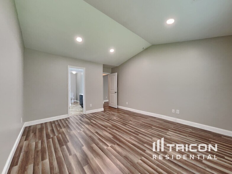 Building Photo - 19 Summerwood Ln