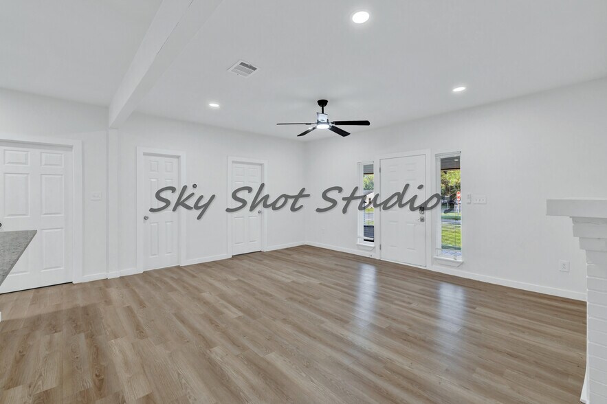 Building Photo - 326 W Rainey St