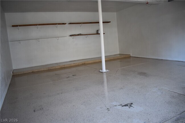 Building Photo - 717 Nectarine Ct