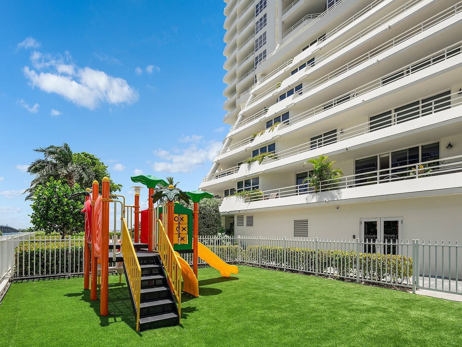 Building Photo - 555 NE 34th St