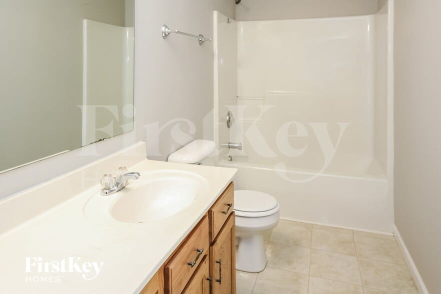 Building Photo - 8775 N Springview Dr