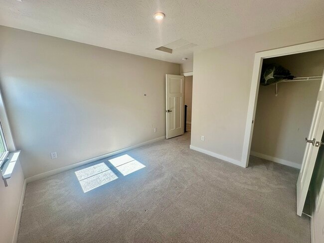 Building Photo - 2923 Hepburn Cir