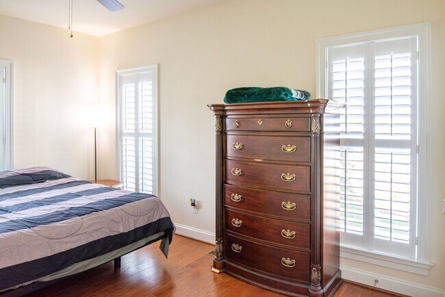 Building Photo - 6883 Birmingham Dr