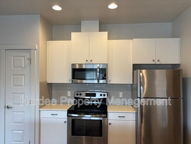 Building Photo - 3000 S Bown Way