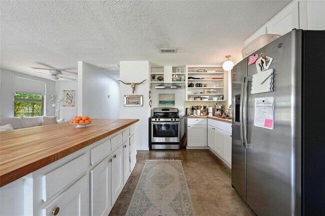 Building Photo - 1513 Corona Dr