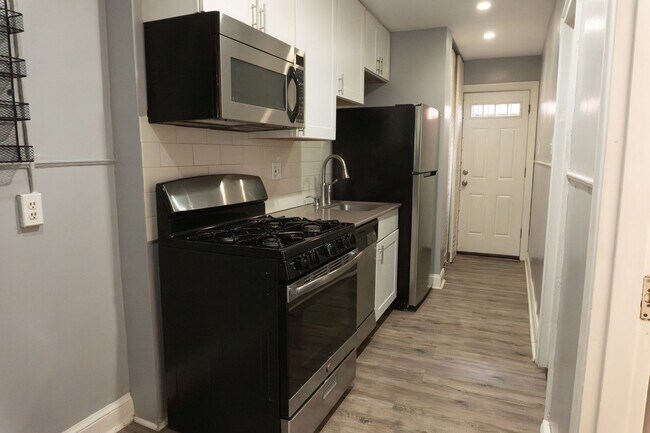 Building Photo - H St/Kingman Park - Renovated 1 bedroom
