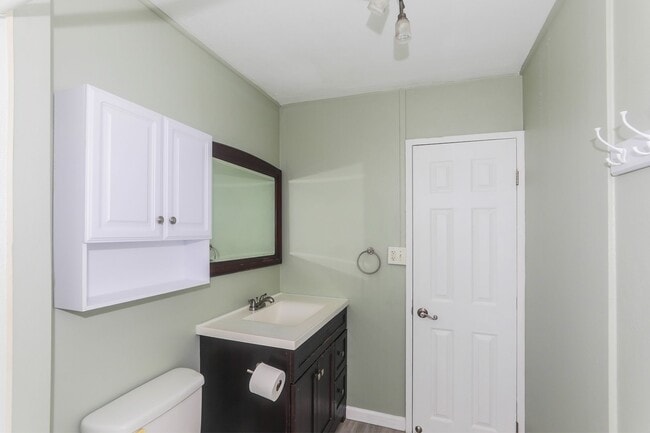 Building Photo - 2 Bedroom, 1 Bathroom, 2 Parking Home with Solar Panels + A/C!