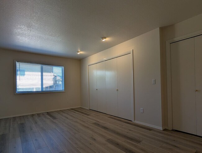 Building Photo - 686 Oakdale Ave