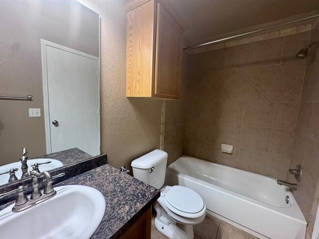 Building Photo - 421 Sterling Pointe Way