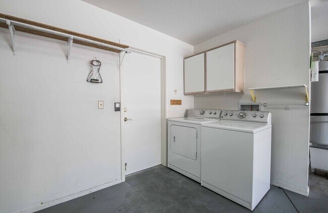 Building Photo - Sun City Summerlin - Golf Course Community...