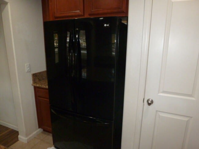 Building Photo - Four Bedroom, Three Bath Home in Somersett