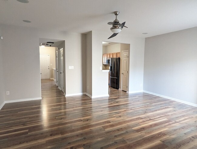 Building Photo - Townhome Close to I-485 and Shopping/Restaraunts