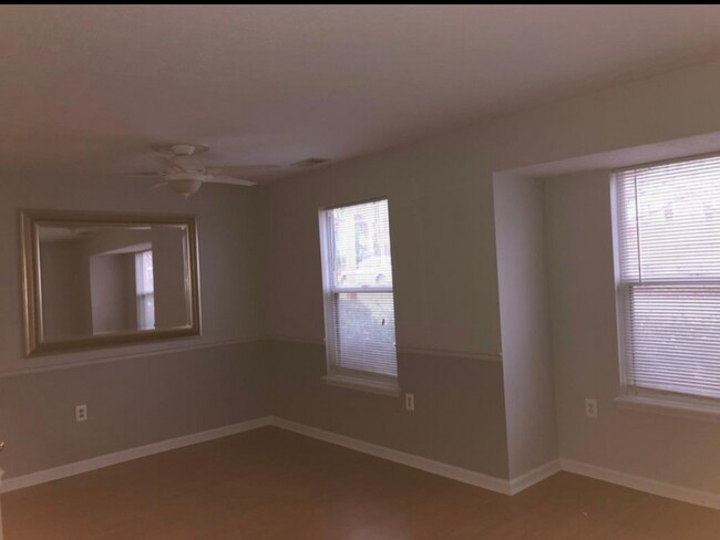 Building Photo - 818 Rubel Ave