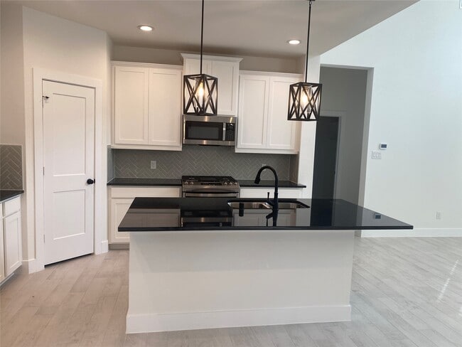 Building Photo - 31323 Balsam Hawk Ln