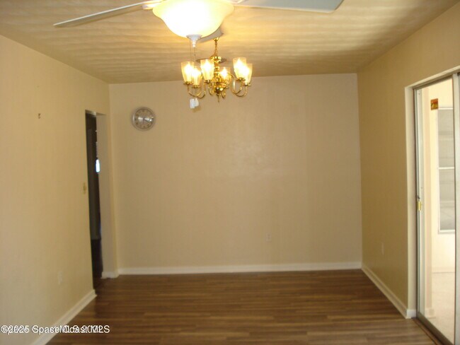 Building Photo - 19 Orange Ave