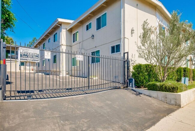 Building Photo - 3105 W 27th St