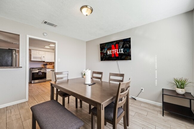 Building Photo - 9907 Towne Tower Ln