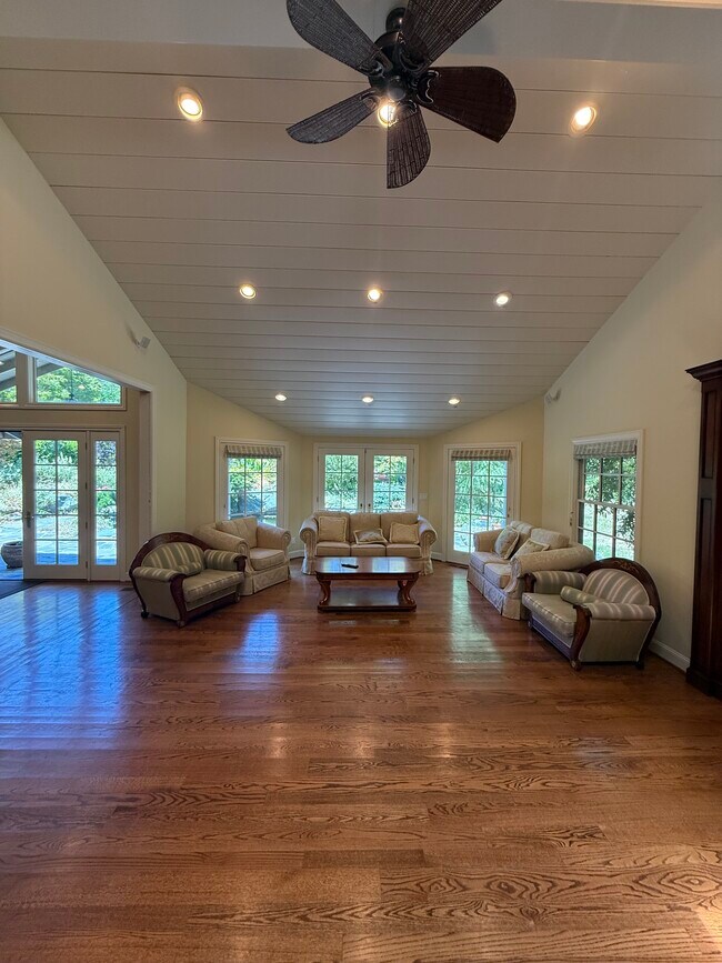 Building Photo - 25567 Willow Pond Ln