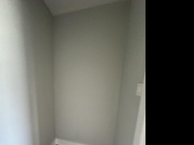 Building Photo - 0 bedroom in Chicago IL 60610