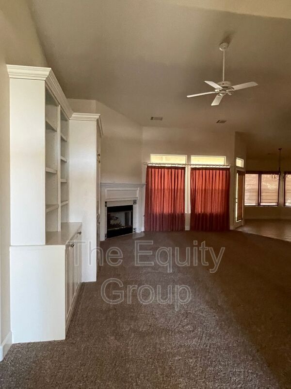 Building Photo - 608 W Evergreen Ct