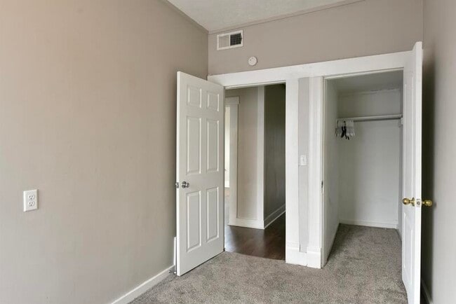 Building Photo - 536 S 30th St