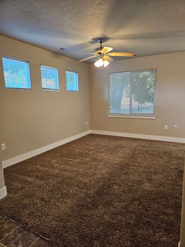 Building Photo - AVON16698