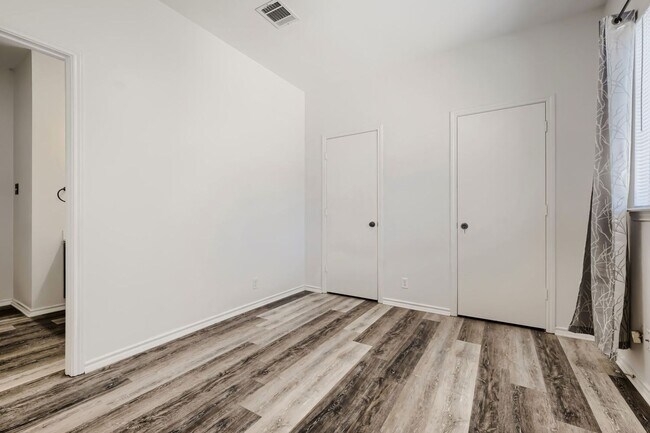 Building Photo - 5635 Midcrown Dr