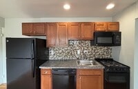 Building Photo - 558 Lowell Ave