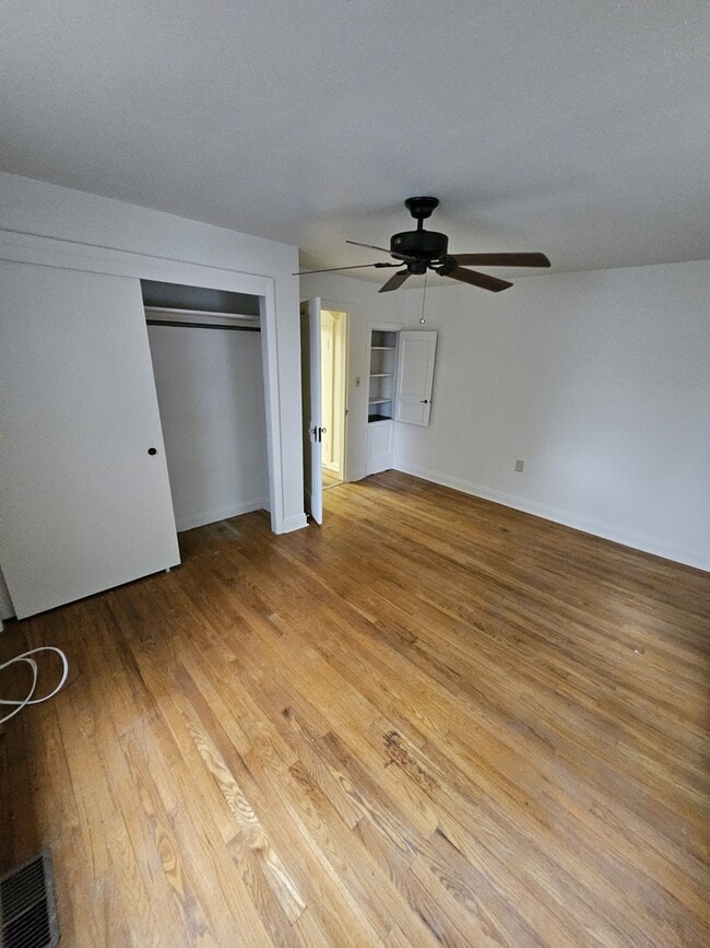 Building Photo - 513 E Baltimore St