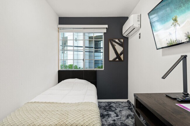 Building Photo - 10777 Ashton Ave