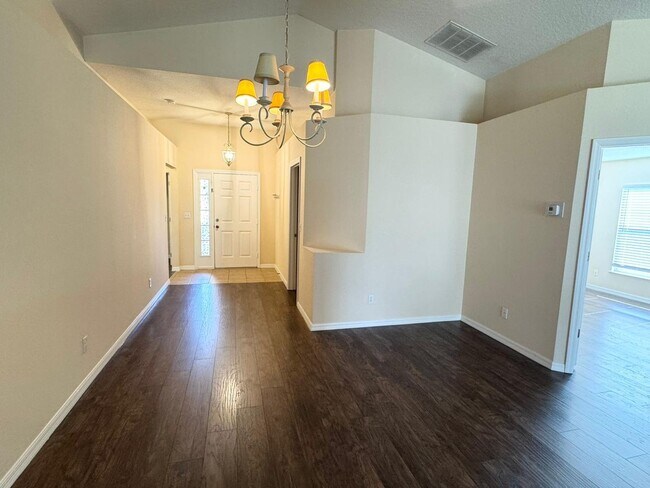 Building Photo - 205 Pima Trail