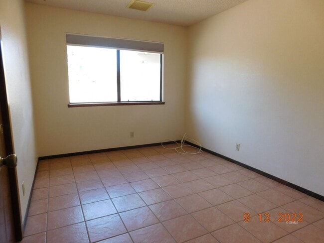 Building Photo - 330 E Wilson Ave