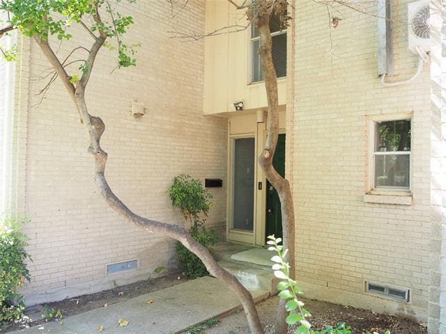 Building Photo - 962 S Weatherred Dr