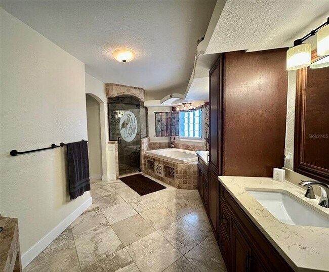 Building Photo - 24508 Saragossa Ln