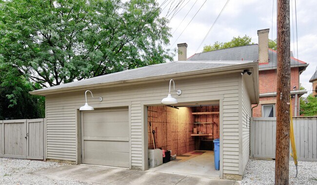 Building Photo - 952 Neil Ave