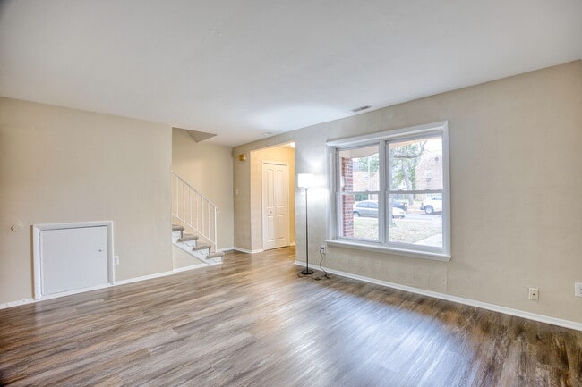 Building Photo - 5721 E Hastings Arch