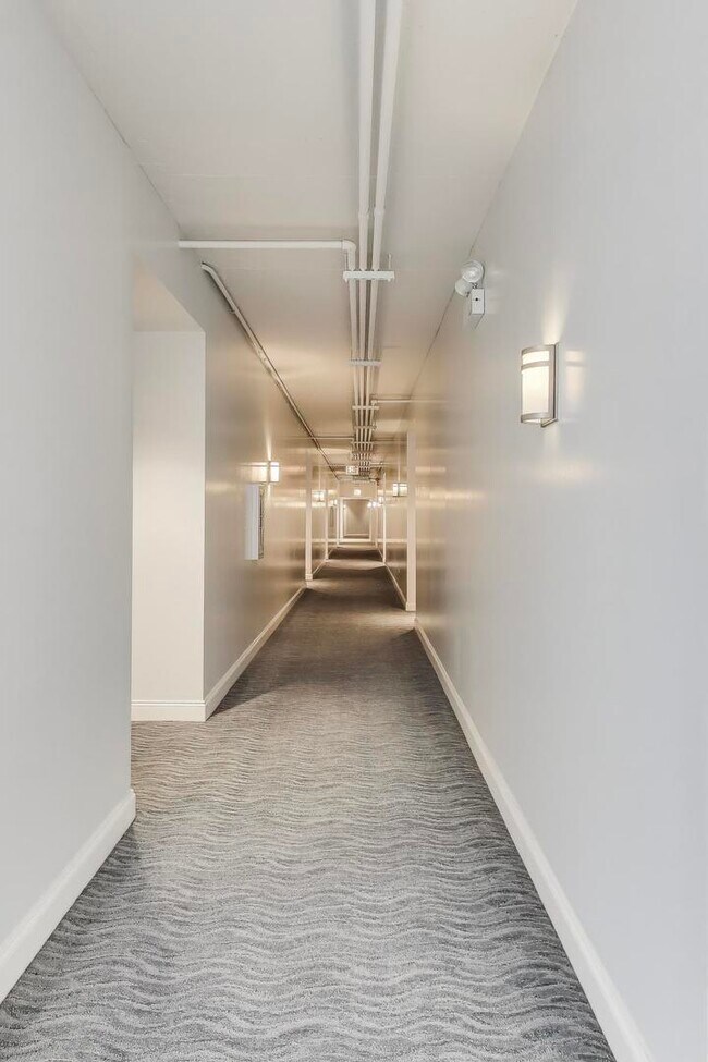 Building Photo - 1001 W Madison St