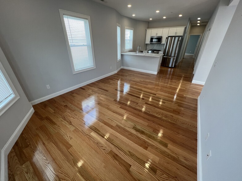 Building Photo - 126 Cross St