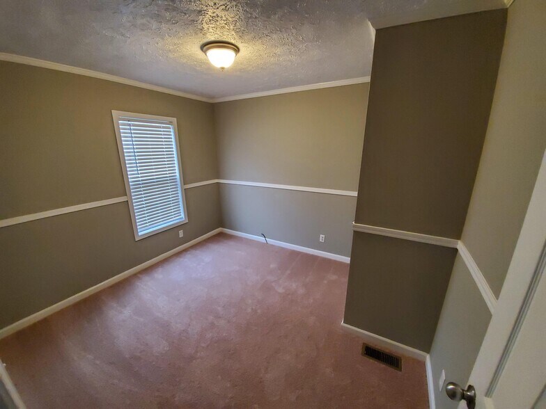Building Photo - 201 Hickory Ct