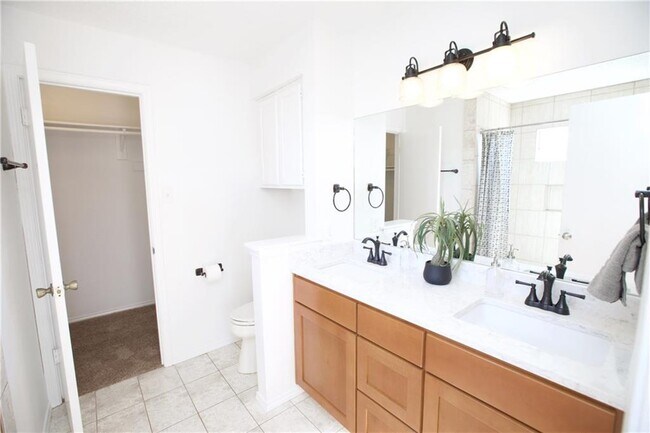 Building Photo - 1305 Green Terrace Dr