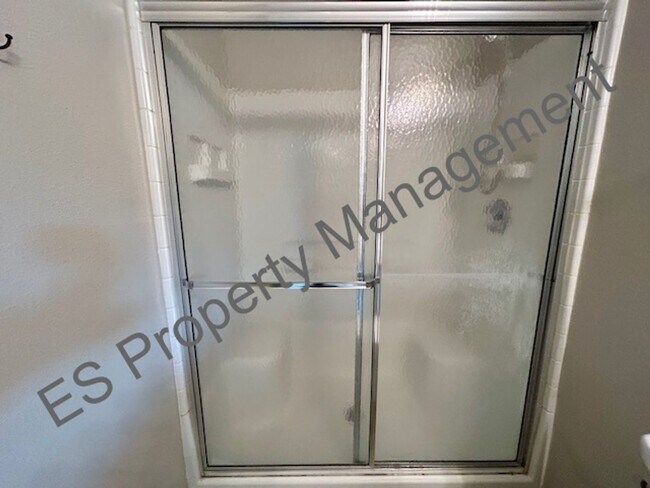 Building Photo - Great 3 Bedroom 2.5 Bathroom Two Story Home with Loft in Lawrence!