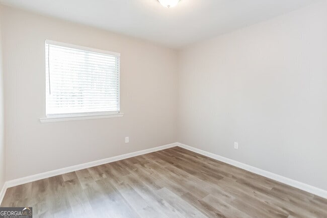 Building Photo - 102 Dove Rise