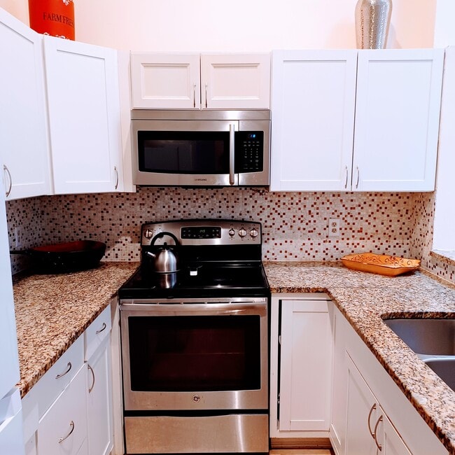 Building Photo - 14132 Lily Ct