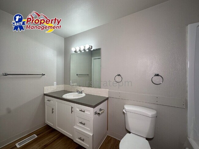 Building Photo - 4876 W Blodgett Ln
