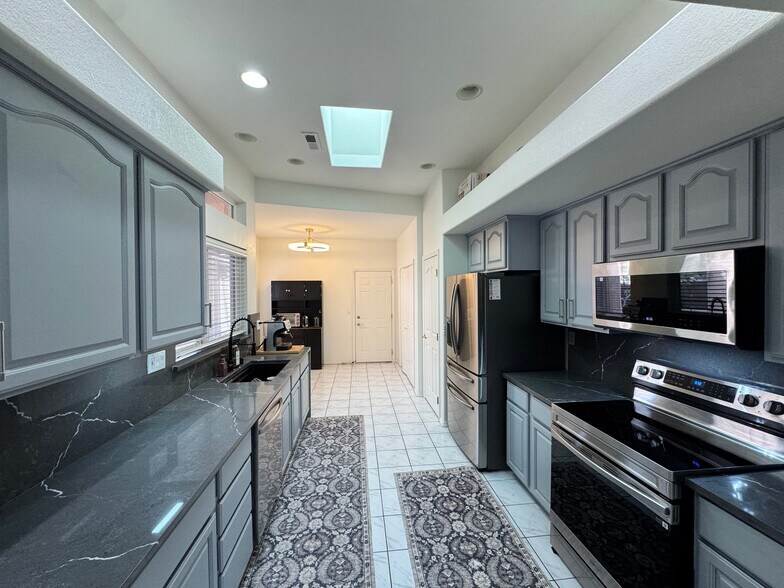 Building Photo - 1503 N Montana St