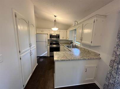 Building Photo - "Charming Anoka Retreat: 3-Bedroom Home with Finished Basement & Large Yard with Fence!"