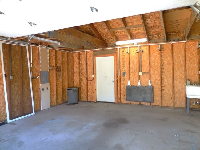 Building Photo - 1079 Stillspring Dr